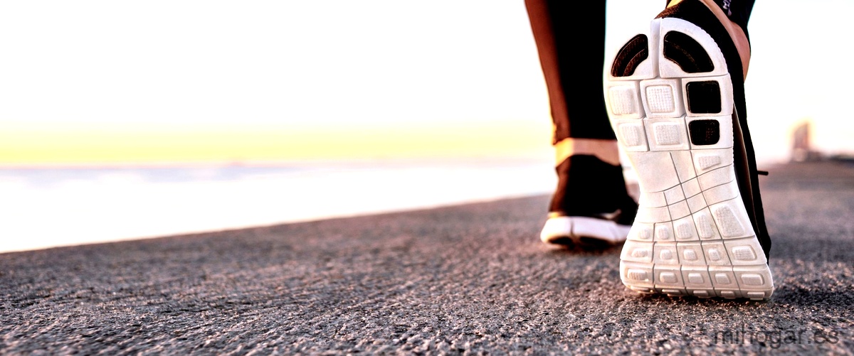 2. Descubre la última moda en calzado con Skechers. 2. Descubre la última moda en calzado con Skechers.