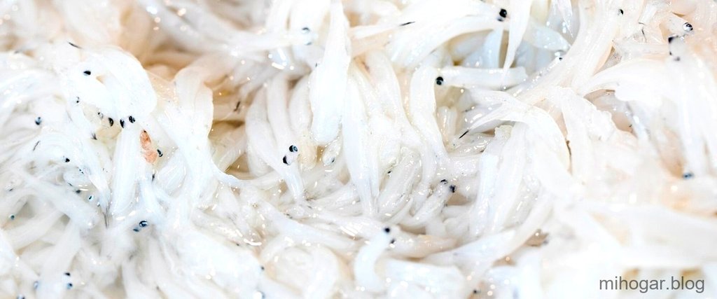 ¿Qué es una espuma natural para cabello rizado?